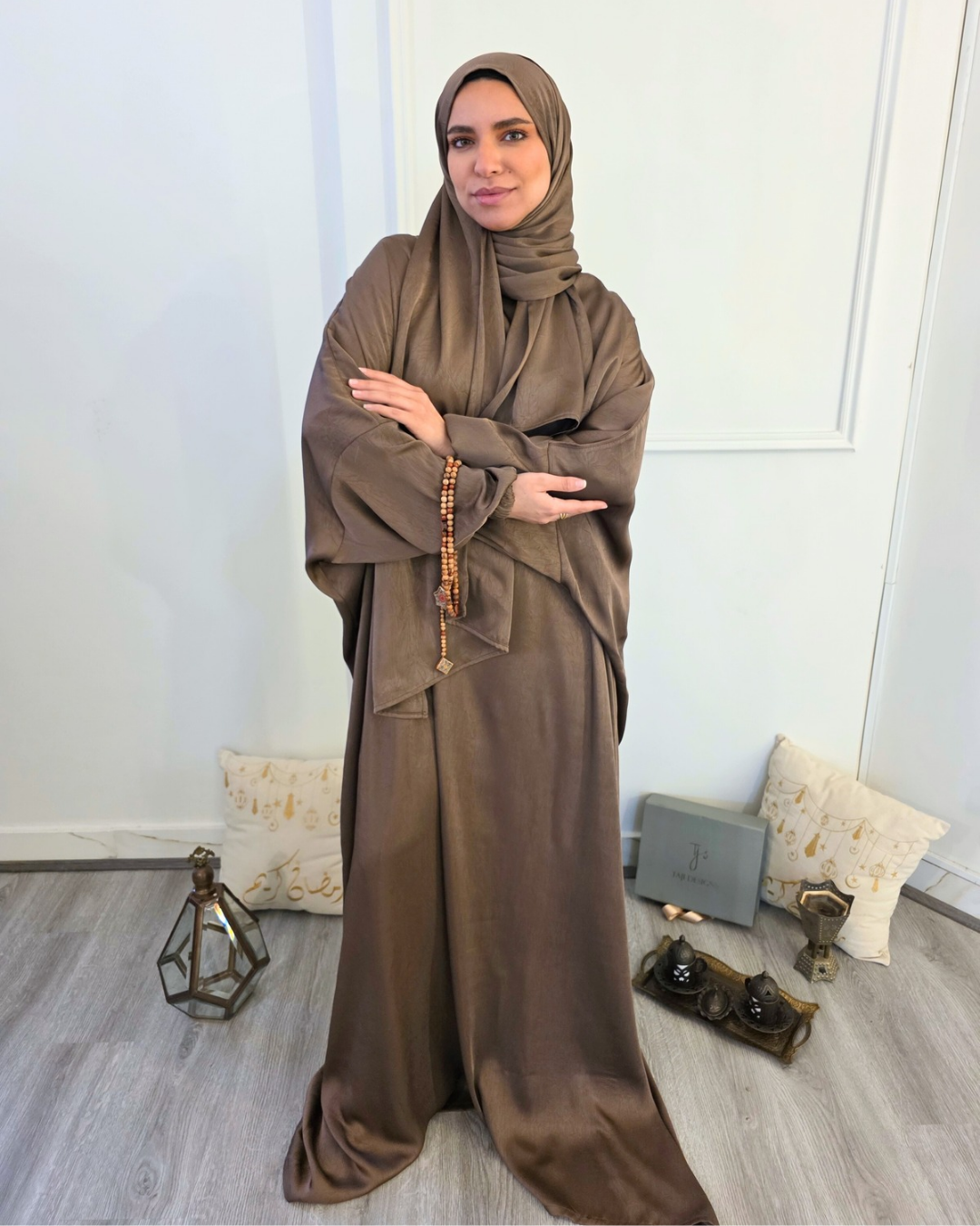 Calligraphy Embroidery Isdal in Café