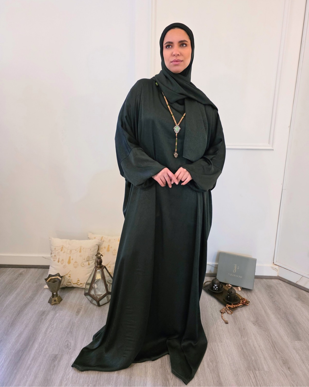 Calligraphy Embroidery Isdal in Olive