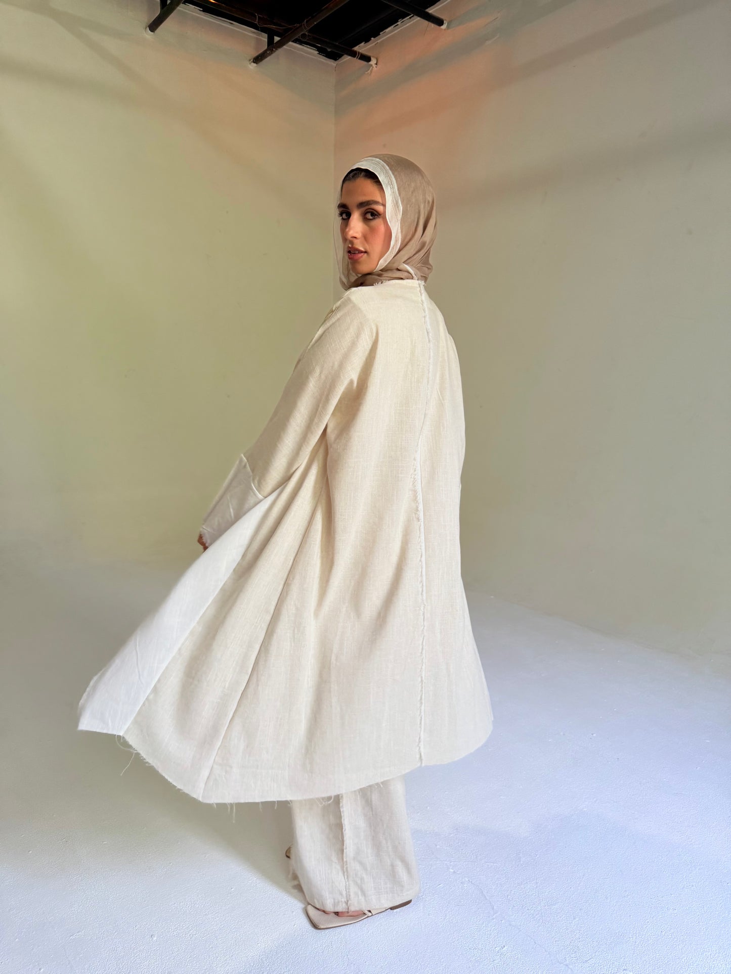 The Bicolor Linen Set in Latte