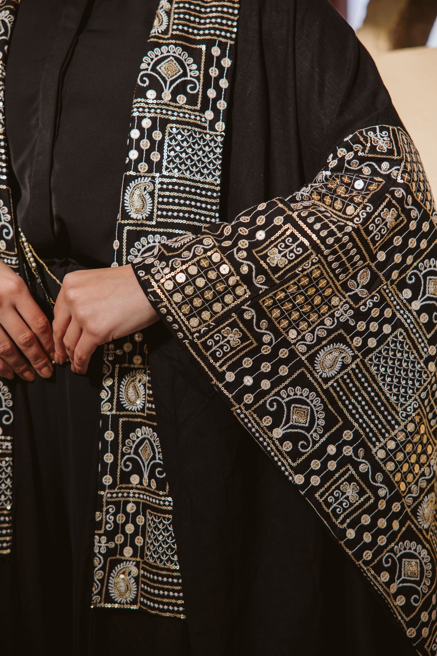 Zumuruda Kaftan in Black