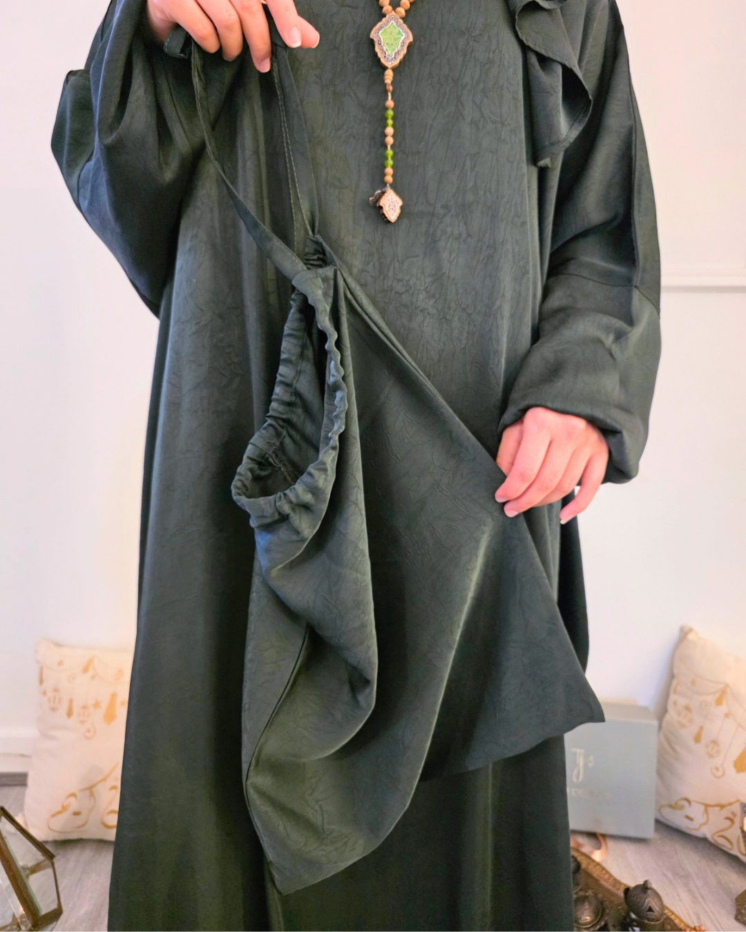 Calligraphy Embroidery Isdal in Olive