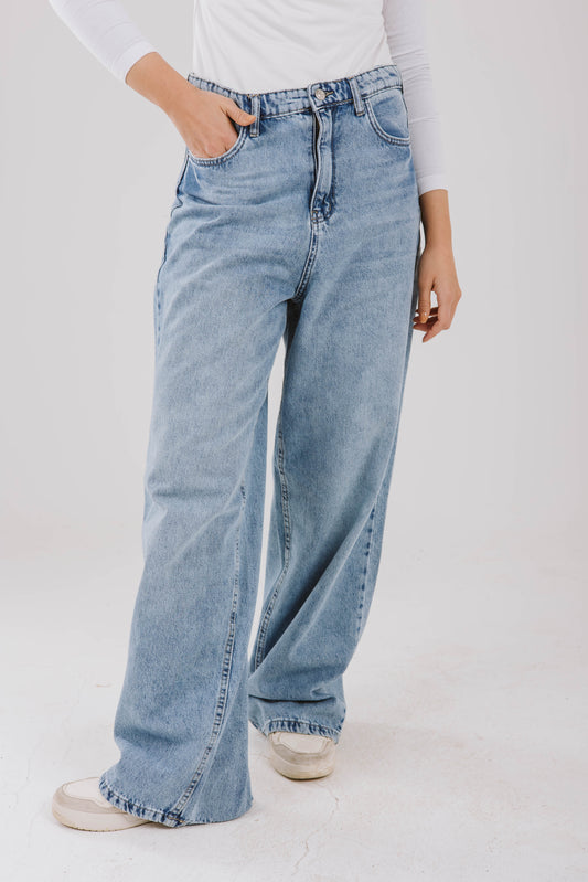 Straight Leg Denim Pants in Light Blue