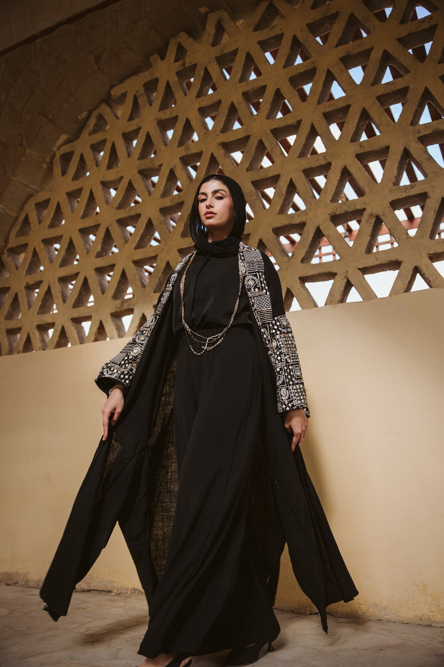 Zumuruda Kaftan in Black