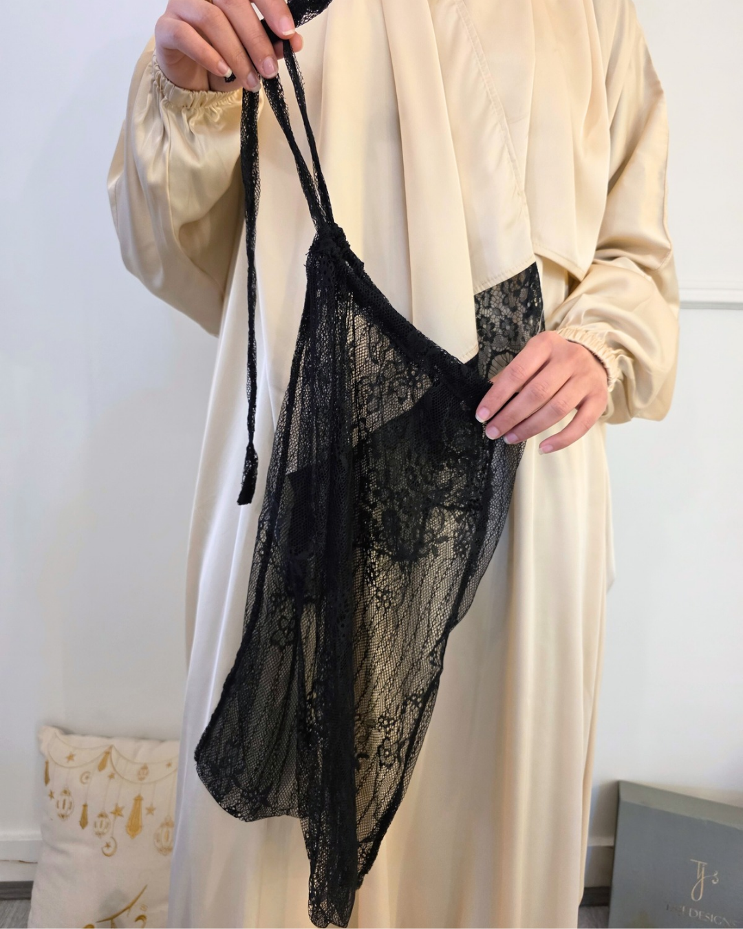 Signature Lace Isdal in off white