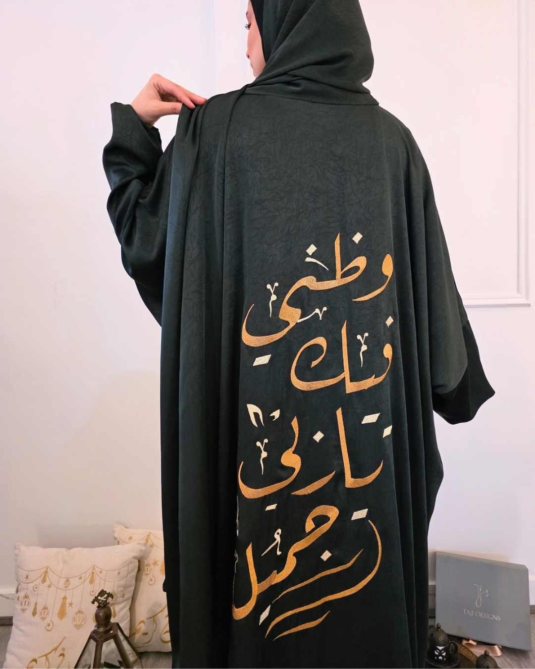 Calligraphy Embroidery Isdal in Olive