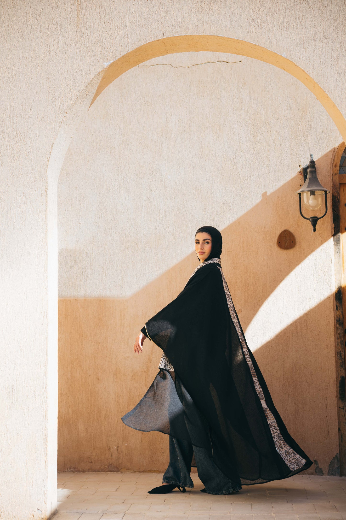 Anwar Linen Kaftan in Black