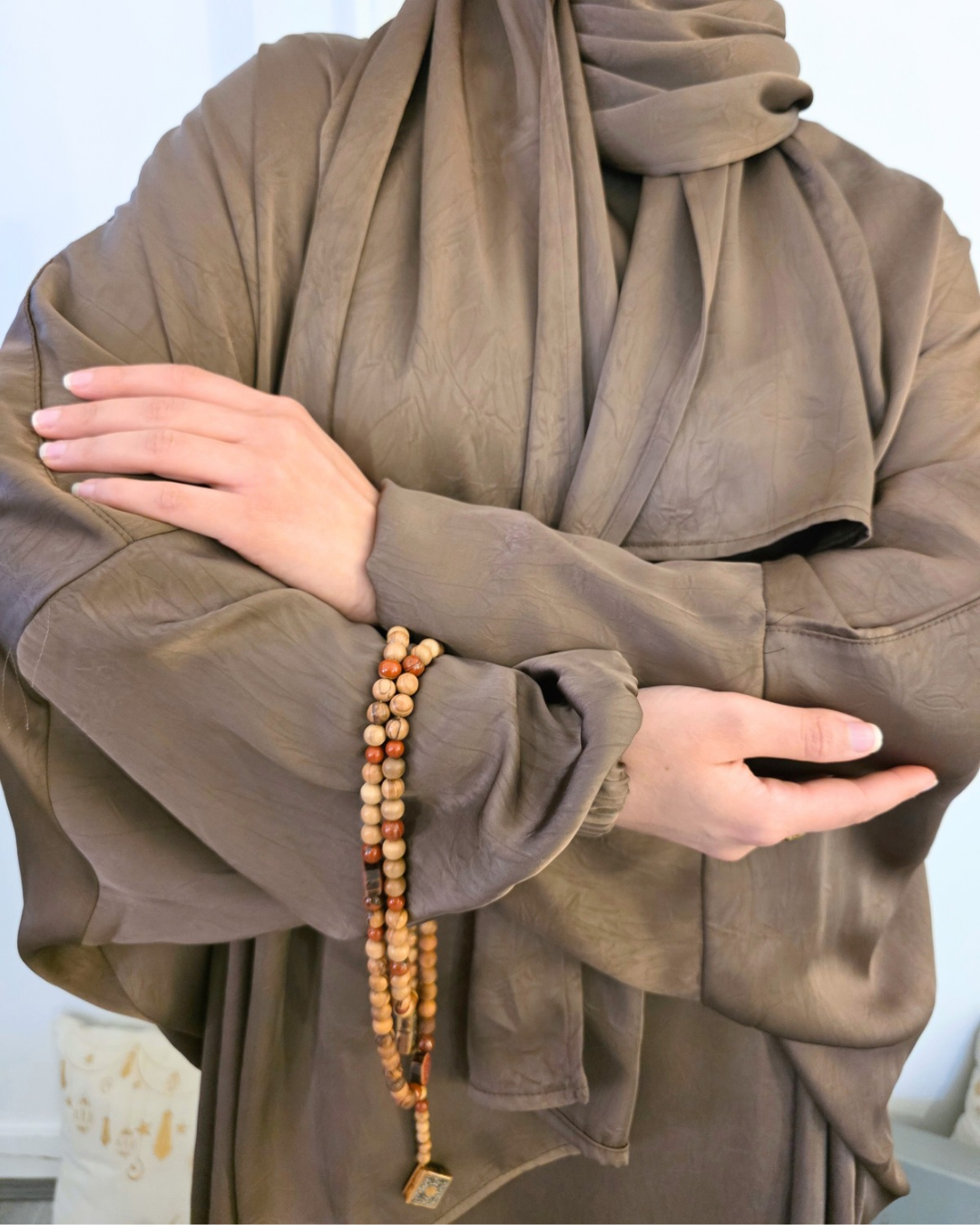 Calligraphy Embroidery Isdal in Café