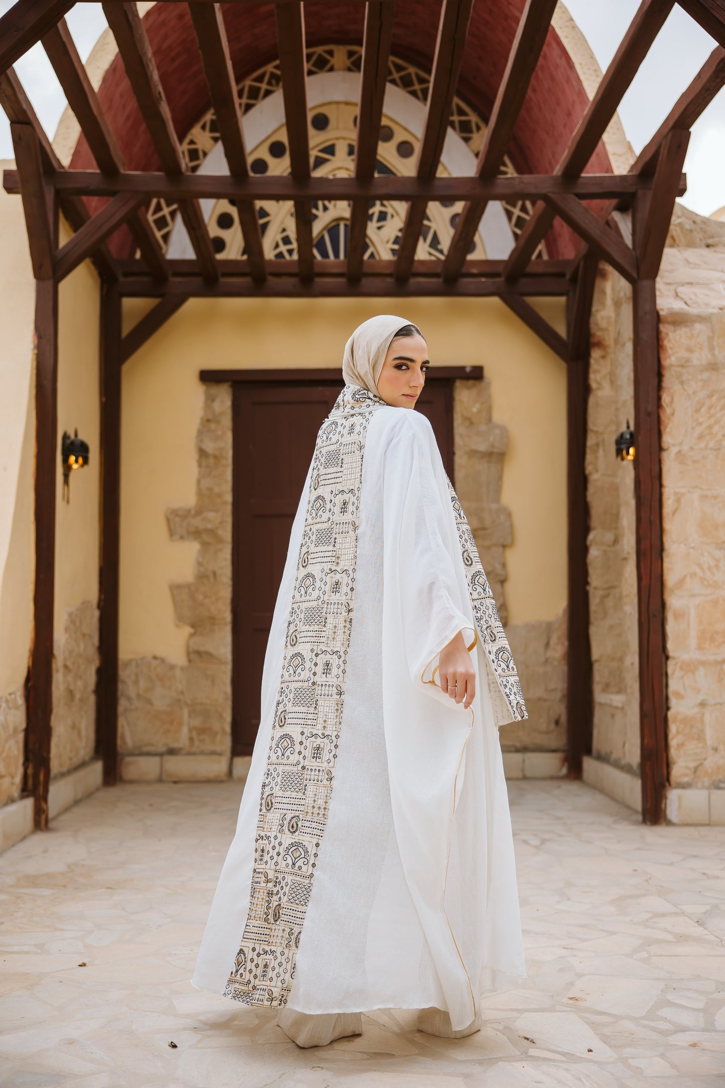 Anwar Linen Kaftan in white