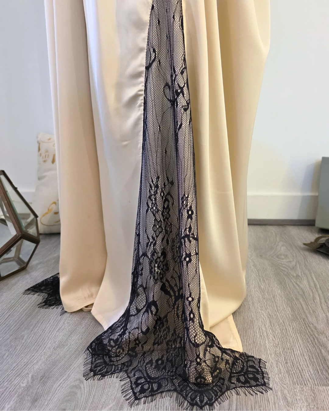 Signature Lace Isdal in off white