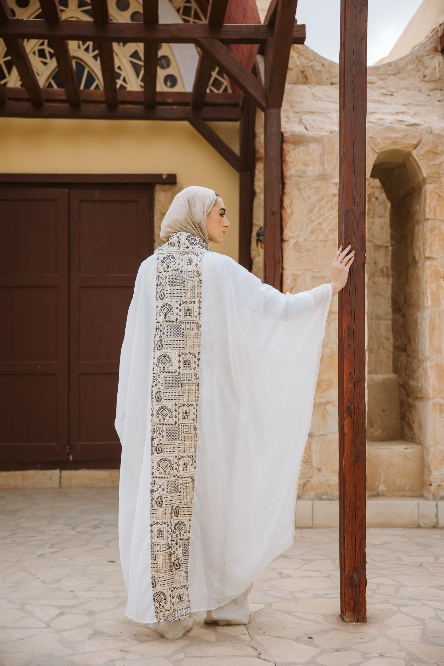 Anwar Linen Kaftan in white