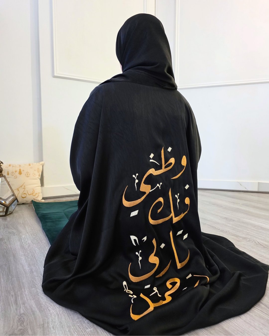 Calligraphy Embroidery Isdal in Black